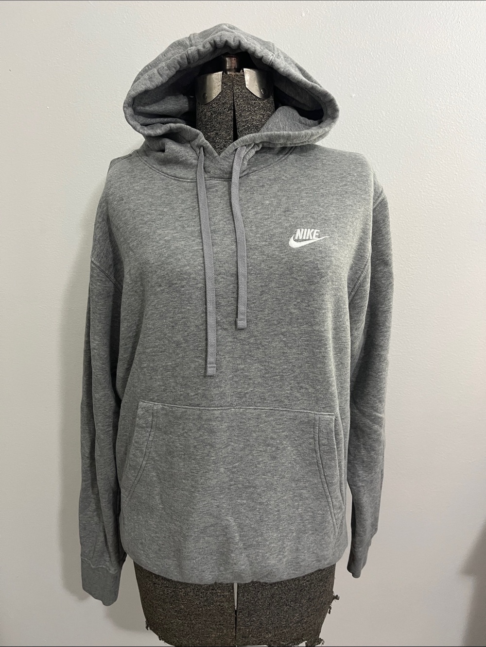 Nike Men’s Gray Hooded Pullover Sweatshirt